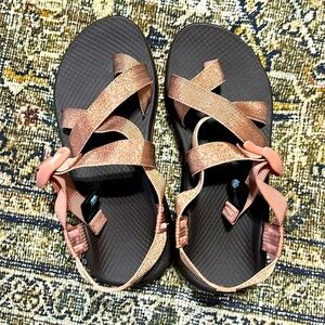 NWOB rose gold Chacos